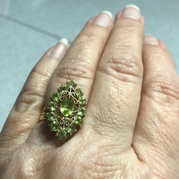 10kt Gold Peridot Ring - Picture 6 of 8